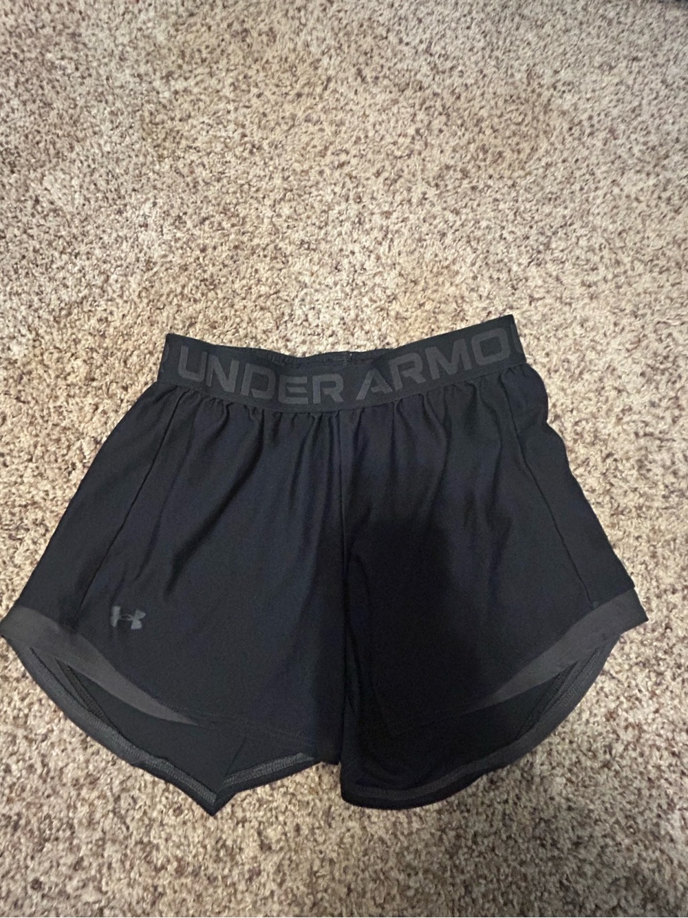 Women’s loose black under armour athletic shorts size extra small like new